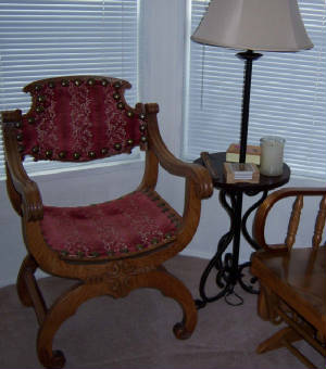 QUEEN-CHAIR